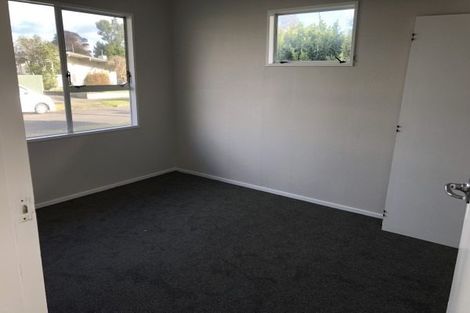 Photo of property in 12-14 Hinau Place, Cloverlea, Palmerston North, 4412
