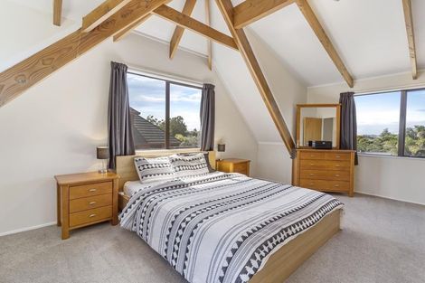 Photo of property in 6 Channing Crescent, Botany Downs, Auckland, 2010