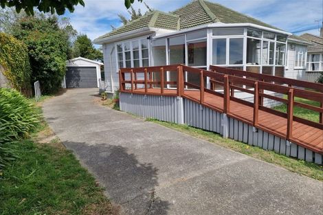 Photo of property in 30 Goldsmith Crescent, Levin, 5510
