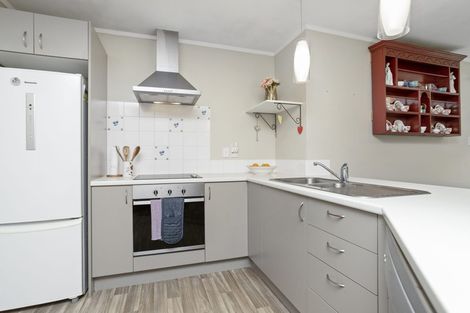 Photo of property in 34 Cyclamen Road, Mangere, Auckland, 2022