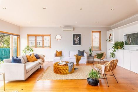 Photo of property in 39 Renfrew Avenue, Sandringham, Auckland, 1041