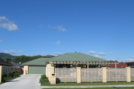 Photo of property in 28 Gandalf Crescent, Paraparaumu, 5032