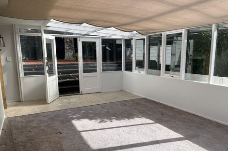 Photo of property in 16 West Glade Crescent, Birkenhead, Auckland, 0626