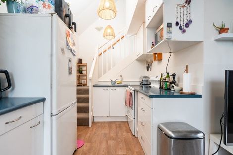 Photo of property in 17 Fitzpatrick Street, Newlands, Wellington, 6037