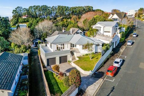 Photo of property in 39 Cameron Street, New Plymouth, 4310