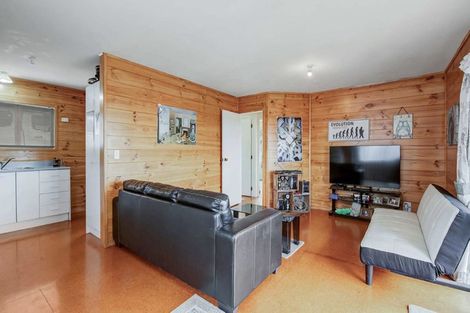 Photo of property in 16 Orewa Heights Crescent, Orewa, 0931