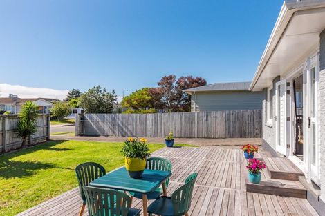 Photo of property in 16 Anthony Grove, Paraparaumu Beach, Paraparaumu, 5032