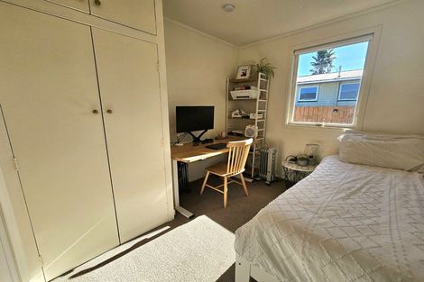Photo of property in 3/93 Hobsonville Road, West Harbour, Auckland, 0618