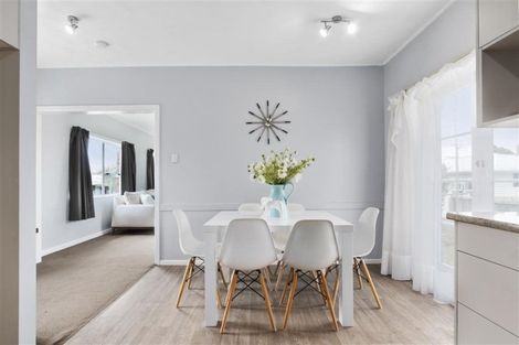 Photo of property in 56 Lynwood Road, New Lynn, Auckland, 0600