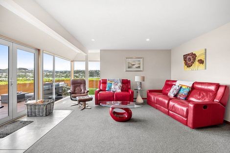 Photo of property in 32 Penryn Drive, Camborne, Porirua, 5026