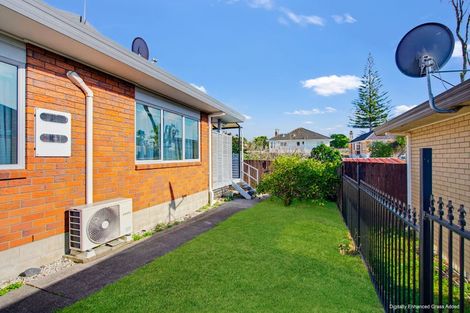 Photo of property in 52 Bodi Place, Te Atatu South, Auckland, 0610