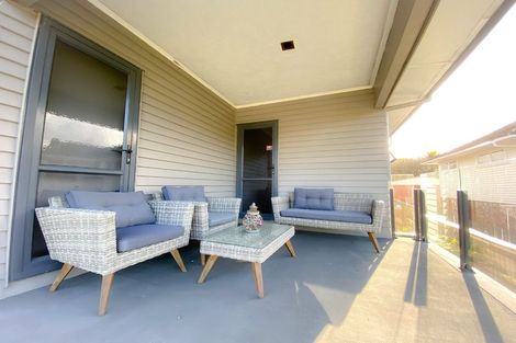 Photo of property in 27 Taupo Street, Green Bay, Auckland, 0604