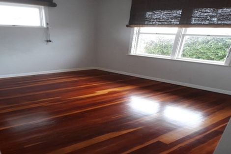 Photo of property in 52 Exmouth Road, Northcote, Auckland, 0627