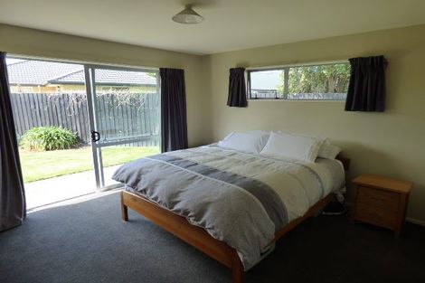 Photo of property in 31 Coolspring Way, Redwood, Christchurch, 8051