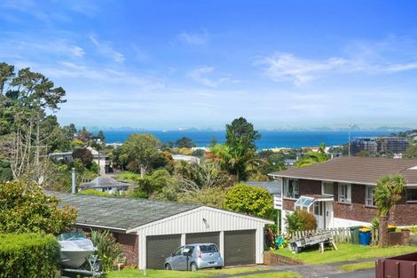 Photo of property in 28 Stapleford Crescent, Browns Bay, Auckland, 0630