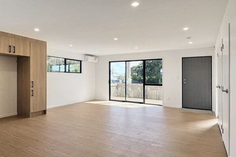Photo of property in 1/17 Rewarewa Road, Te Atatu Peninsula, Auckland, 0610