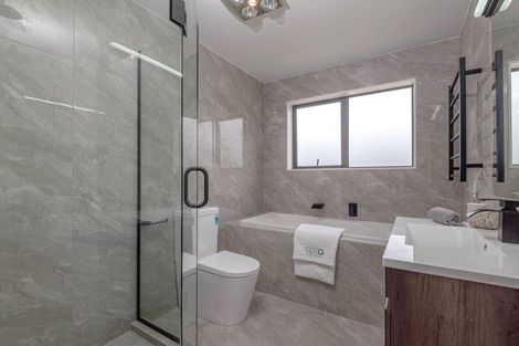 Photo of property in 10 Rockpool Road, Orewa, 0931