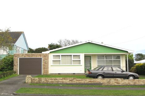 Photo of property in 43 Banks Street, Marfell, New Plymouth, 4310
