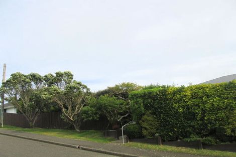 Photo of property in 5 Brooker Grove, Newlands, Wellington, 6037