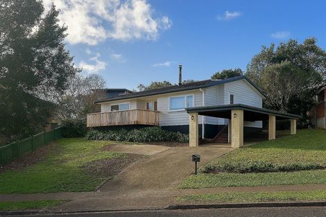 Photo of property in 14 Elsted Place, Goodwood Heights, Auckland, 2105