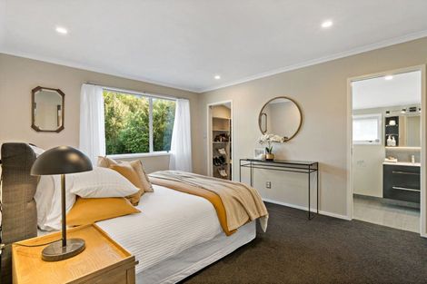 Photo of property in 13 Stallard Place, Glen Eden, Auckland, 0602