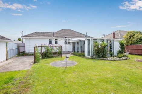 Photo of property in 15 Carlisle Street, Levin, 5510