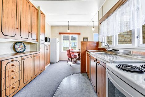 Photo of property in 36 Oxford Street, Fairfield, Hamilton, 3214