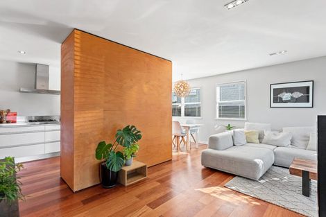 Photo of property in 43 La Rosa Street, Green Bay, Auckland, 0604