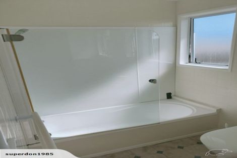 Photo of property in 49 Edgewater Drive, Pakuranga, Auckland, 2010