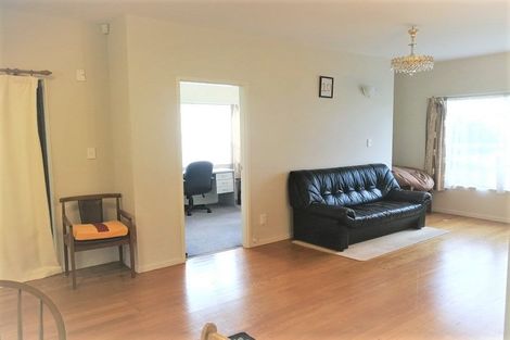 Photo of property in 5 Fowler Street, Northcote, Auckland, 0627