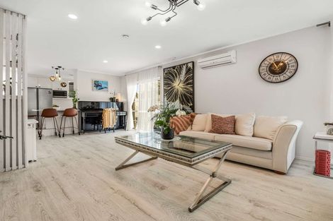 Photo of property in 52 Riverton Drive, Randwick Park, Auckland, 2105