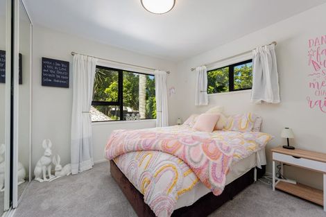 Photo of property in 3 Holyoake Place, Chatswood, Auckland, 0626