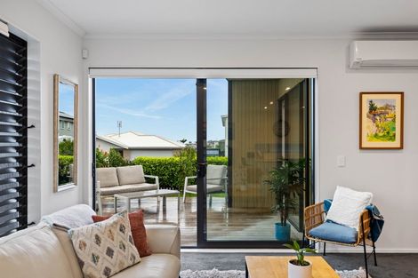 Photo of property in 8 Kuparu Lane, Red Beach, 0932
