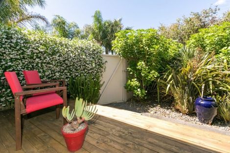 Photo of property in 52 Meeanee Road, Taradale, Napier, 4112