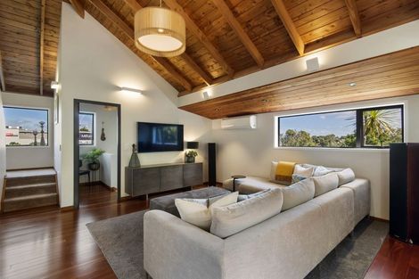 Photo of property in 17b Rangitoto Terrace, Milford, Auckland, 0620