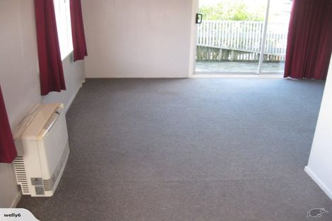 Photo of property in 10 Taka Grove, Normandale, Lower Hutt, 5010