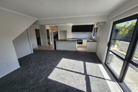 Photo of property in 25 Caspian Close, New Lynn, Auckland, 0600