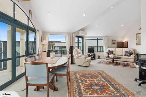 Photo of property in 2/9 Miri Road, Rothesay Bay, Auckland, 0630