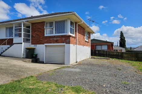 Photo of property in 1/2 Archibald Road, Kelston, Auckland, 0602