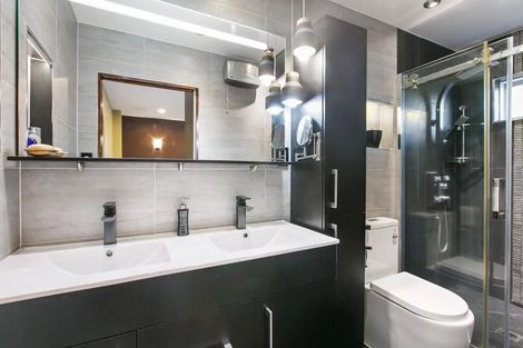 Photo of property in 4/11 Huapai Street, Onehunga, Auckland, 1061