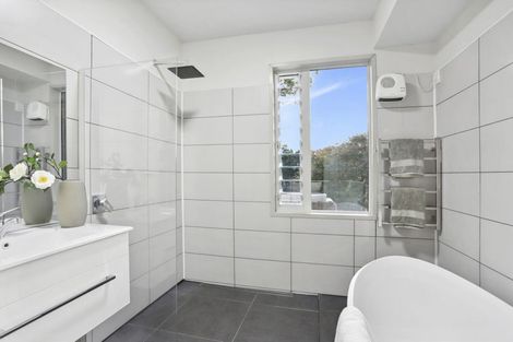 Photo of property in 8 Arapito Road, Titirangi, Auckland, 0604