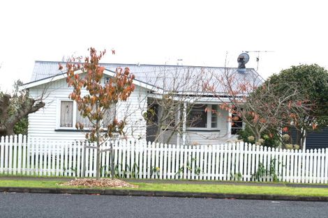 Photo of property in 2 Earlsworth Road, Mangere East, Auckland, 2024