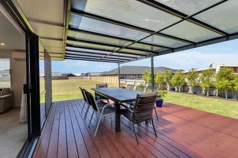 Photo of property in 4 Ronomor Place, Whitianga, 3510