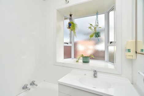 Photo of property in 9 Wildwood Avenue, Wainoni, Christchurch, 8061