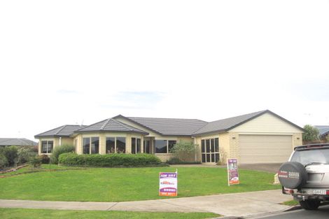 Photo of property in 2 Saxon Woods Drive, Rototuna North, Hamilton, 3210