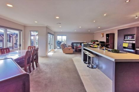 Photo of property in 36 Stranraer Crescent, Wattle Downs, Auckland, 2103