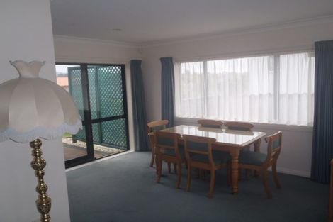 Photo of property in 6 Roy Maloney Drive, Henderson, Auckland, 0612