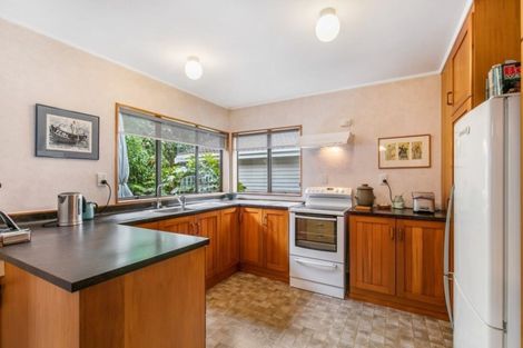 Photo of property in 2/5 Wernham Place, Northcote, Auckland, 0626