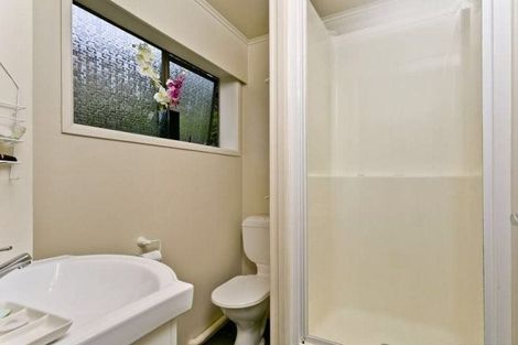 Photo of property in 1/3 Sunset Road, Totara Vale, Auckland, 0632