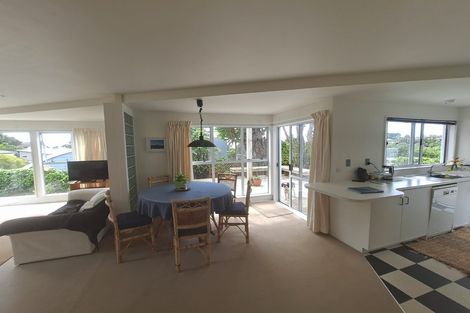 Photo of property in 21 Arden Place, Oakura, 4314